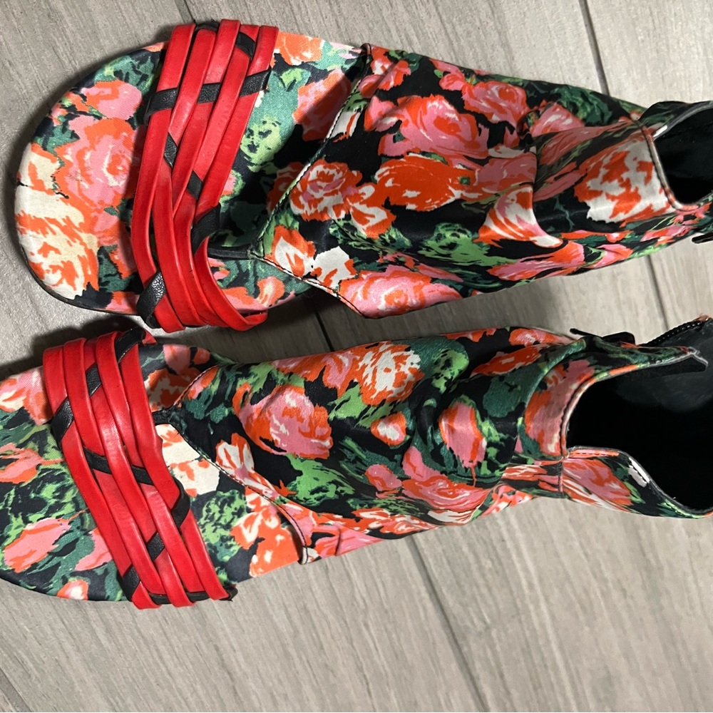 Floral Women's Shoes with Red Accents